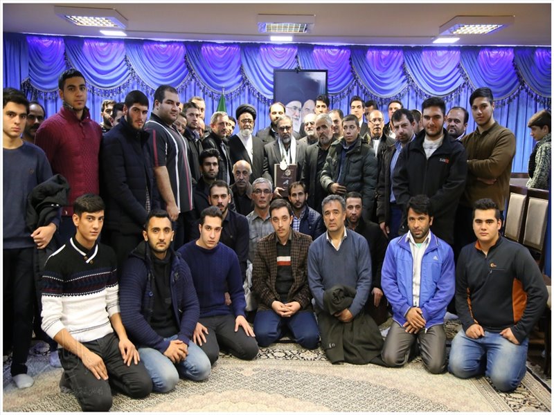 دیدار ورزشکاران تبریزی با نماینده ولی فقیه در استان