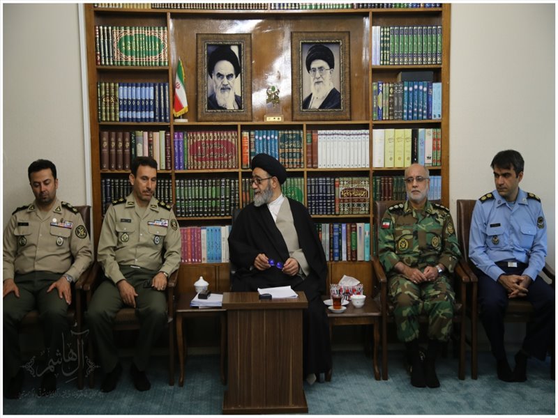 دیدار دانشجویان دافوس با نماینده ولی فقیه در استان