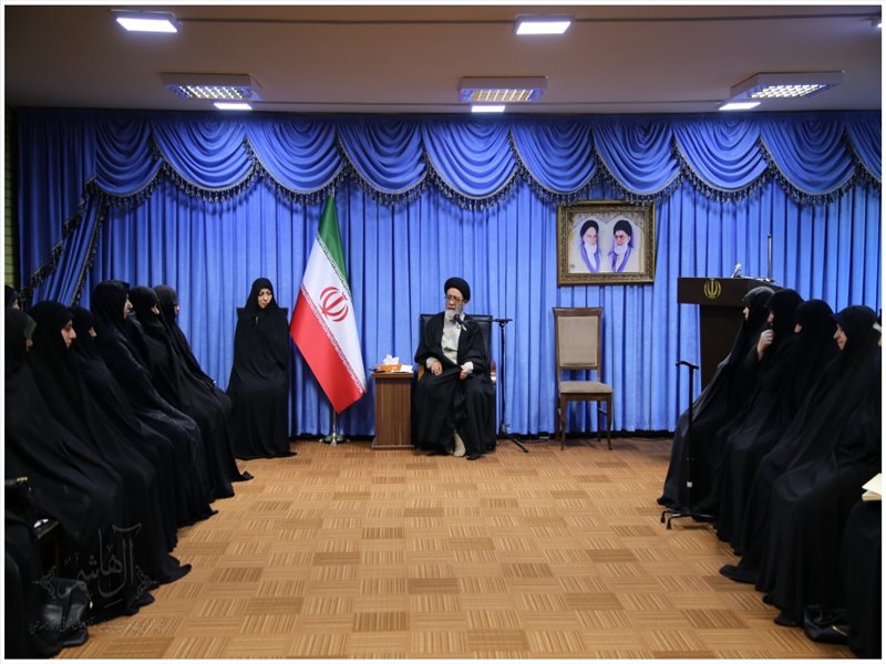 دیدار بانوان فرهیخته استان با امام جمعه تبریز