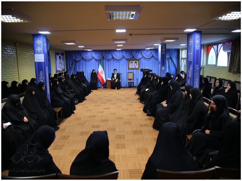 دیدار بانوان فرهیخته استان با امام جمعه تبریز