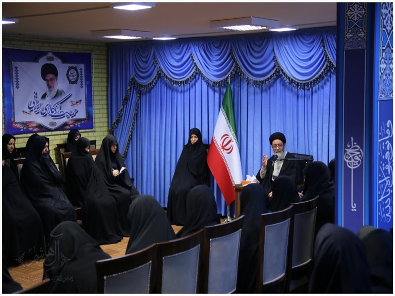 دیدار بانوان فرهیخته استان با امام جمعه تبریز