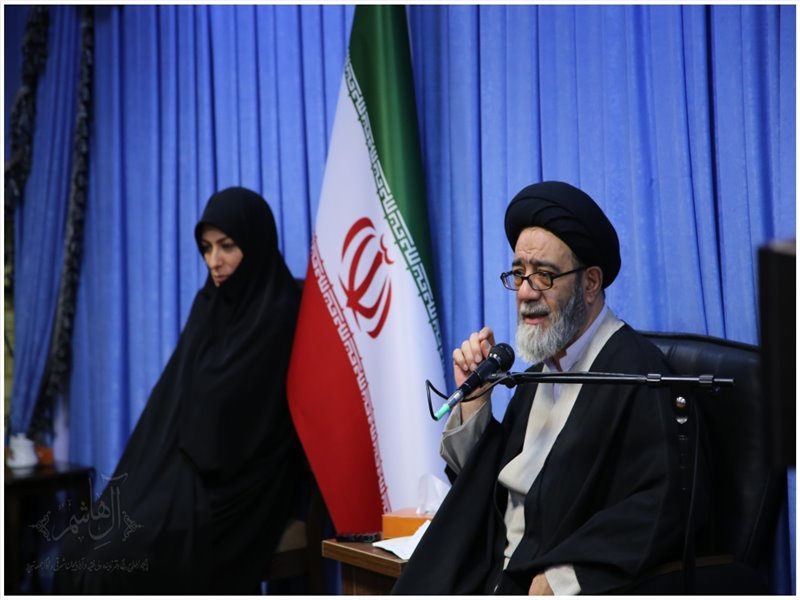 دیدار بانوان فرهیخته استان با امام جمعه تبریز