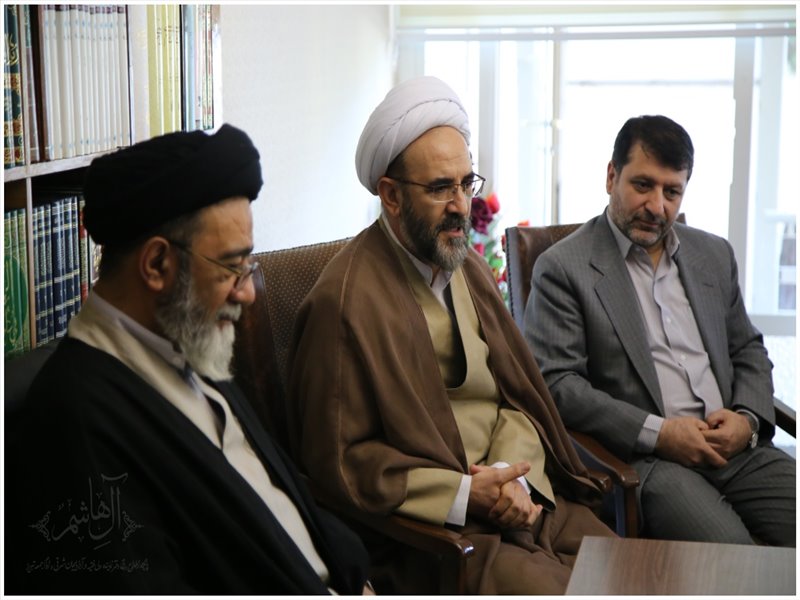 دیدار خیرین ستاد دیه استان با امام جمعه تبریز
