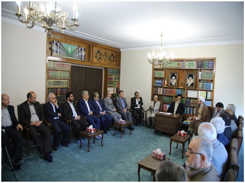 دیدار خیرین ستاد دیه استان با امام جمعه تبریز