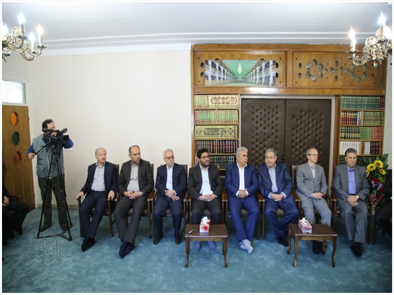 دیدار خیرین ستاد دیه استان با امام جمعه تبریز