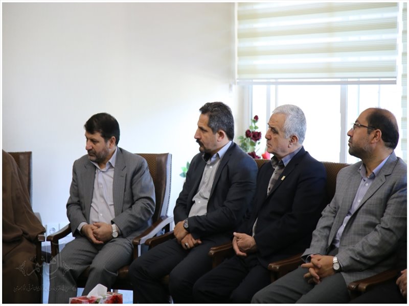 دیدار خیرین ستاد دیه استان با امام جمعه تبریز