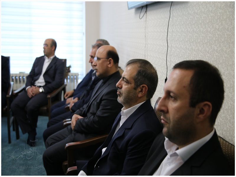 دیدار خیرین ستاد دیه استان با امام جمعه تبریز