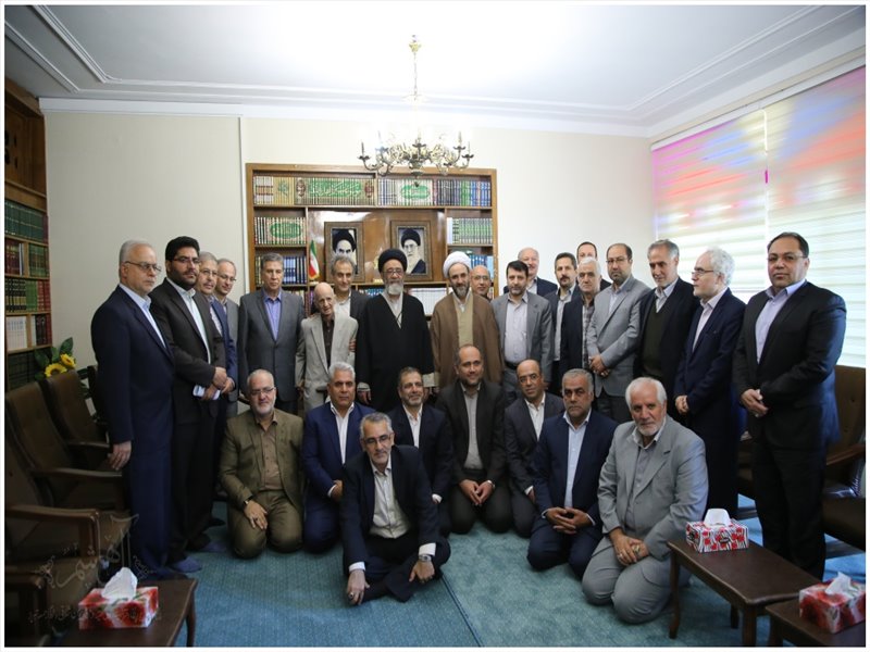 دیدار خیرین ستاد دیه استان با امام جمعه تبریز