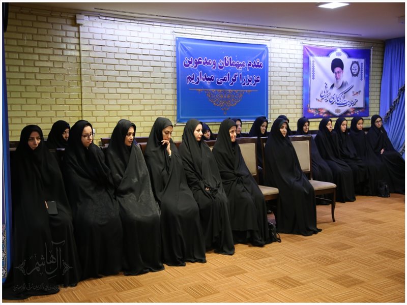 دیدار فعالان فرهنگی شهرداری تبریز با نماینده ولی فقیه در استان