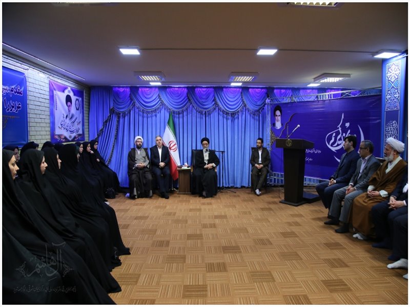 دیدار فعالان فرهنگی شهرداری تبریز با نماینده ولی فقیه در استان