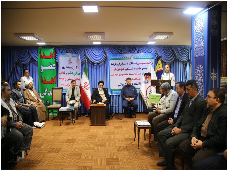 دیدار سفیران جامعه بسیج پزشکی با نماینده ولی فقیه در استان