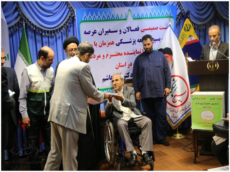 دیدار سفیران جامعه بسیج پزشکی با نماینده ولی فقیه در استان