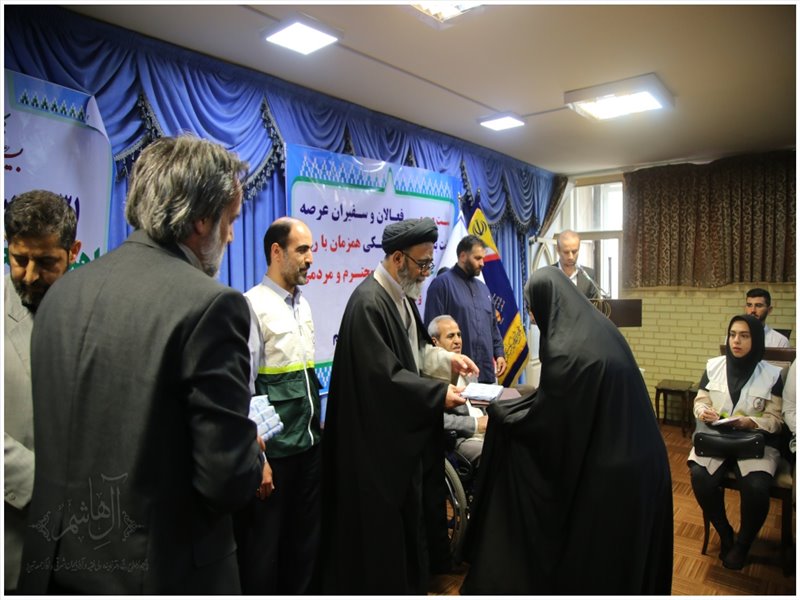 دیدار سفیران جامعه بسیج پزشکی با نماینده ولی فقیه در استان