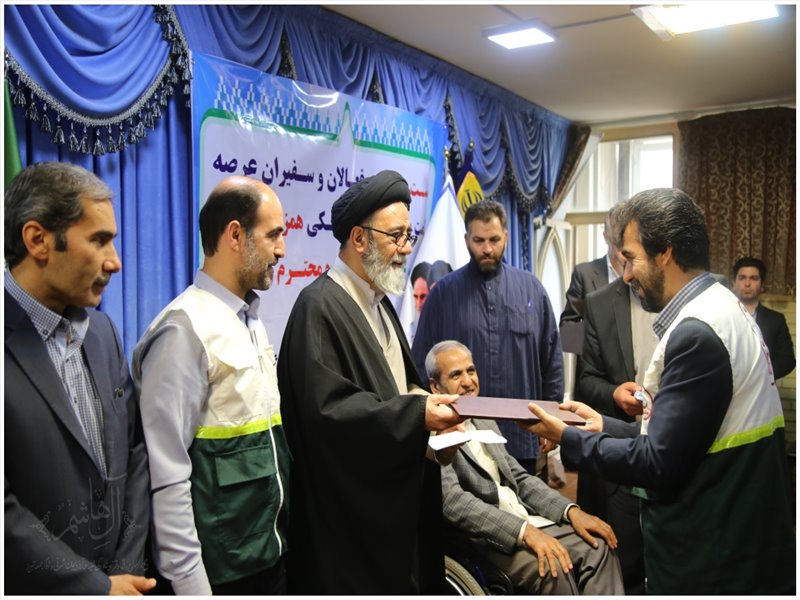 دیدار سفیران جامعه بسیج پزشکی با نماینده ولی فقیه در استان