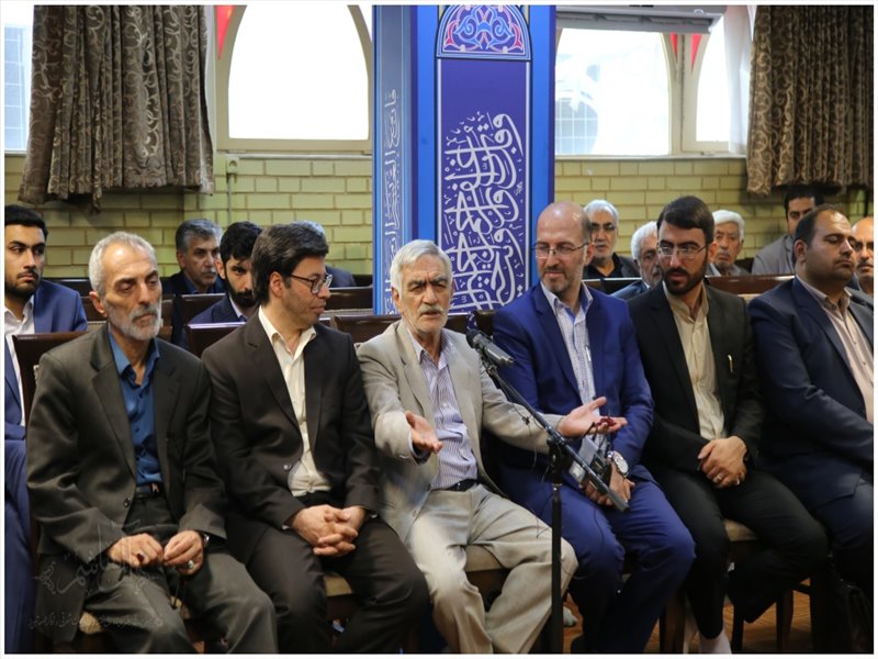 مراسم شب شعر با حضور شاعران آیینی در حسینیه بیت امام جمعه تبریز