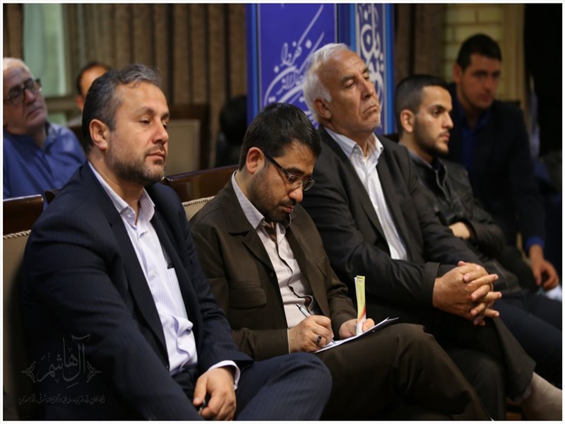 مراسم شب شعر با حضور شاعران آیینی در حسینیه بیت امام جمعه تبریز