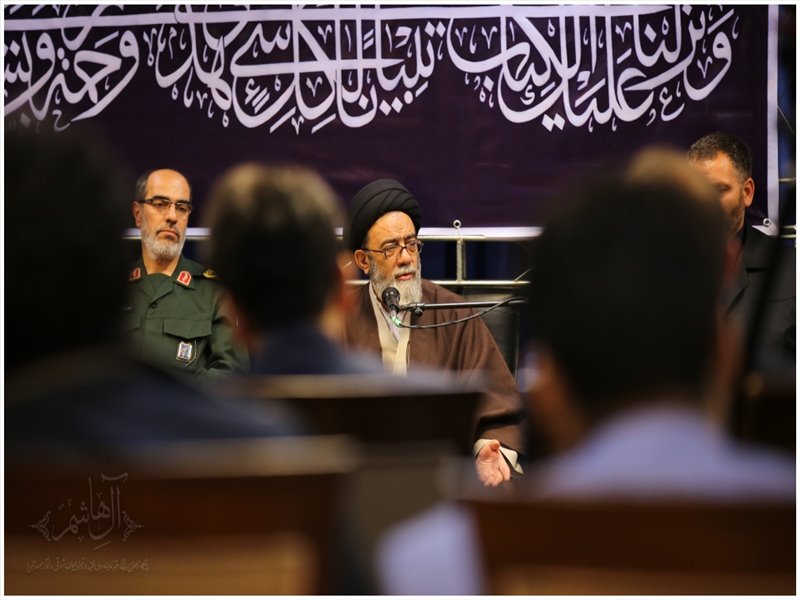 مراسم شب شعر با حضور شاعران آیینی در حسینیه بیت امام جمعه تبریز