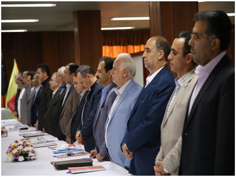 بازدید نماینده ولی فقیه در استان از مجتمع صنایع غذایی آناتا