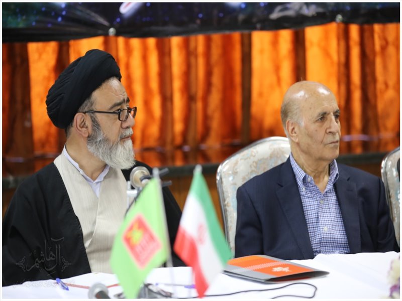 بازدید نماینده ولی فقیه در استان از مجتمع صنایع غذایی آناتا