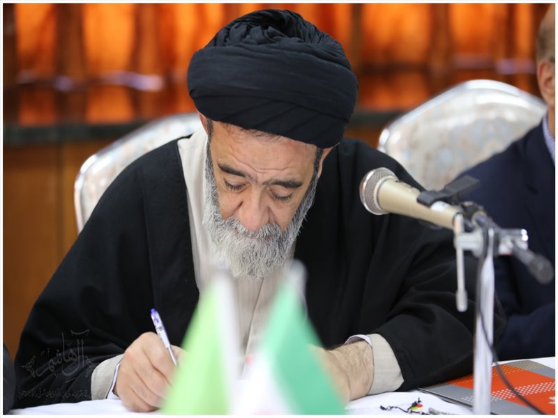بازدید نماینده ولی فقیه در استان از مجتمع صنایع غذایی آناتا