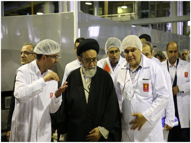 بازدید نماینده ولی فقیه در استان از مجتمع صنایع غذایی آناتا