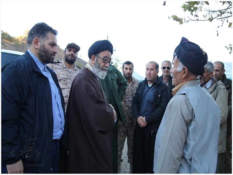 حضور و بازدید نماینده ولی فقیه در آذربایجان شرقی از مناطق زلزله زده غرب کشور