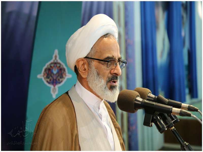 اقامه نماز عید فطر به امامت نماینده ولی فقیه در استان