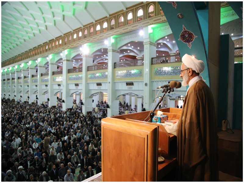 اقامه نماز عید فطر به امامت نماینده ولی فقیه در استان