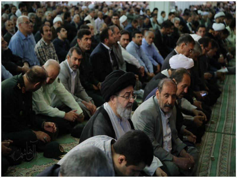 اقامه نماز عید فطر به امامت نماینده ولی فقیه در استان