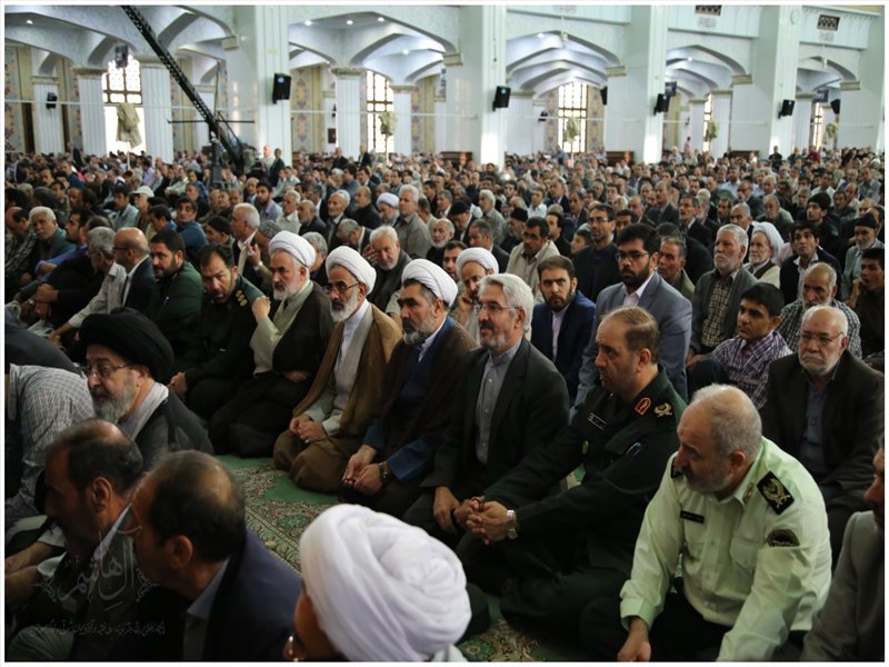 اقامه نماز عید فطر به امامت نماینده ولی فقیه در استان