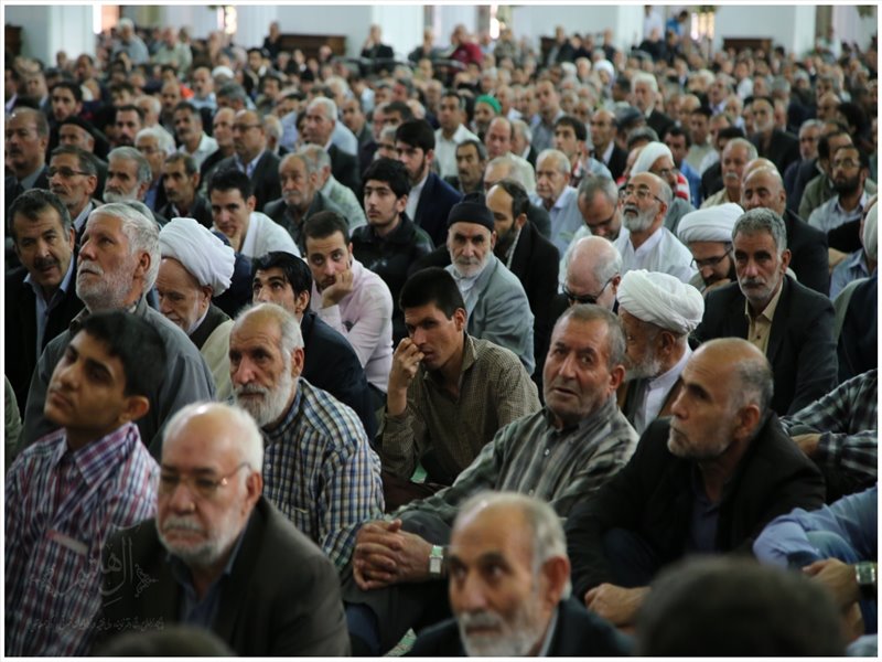 اقامه نماز عید فطر به امامت نماینده ولی فقیه در استان