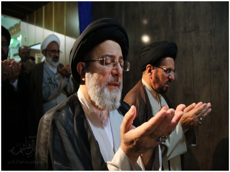 اقامه نماز عید فطر به امامت نماینده ولی فقیه در استان