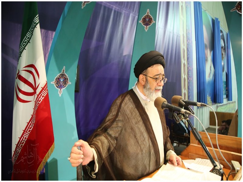 اقامه نماز عید فطر به امامت نماینده ولی فقیه در استان