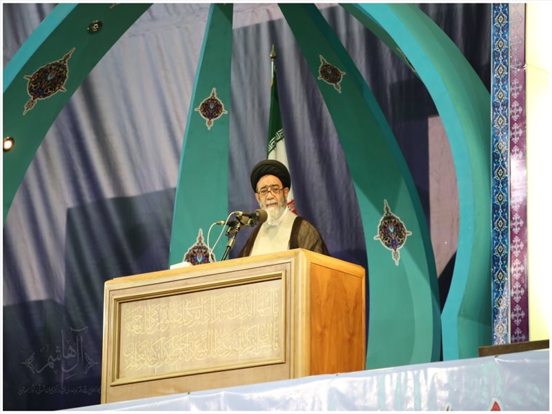 اقامه نماز عید فطر به امامت نماینده ولی فقیه در استان