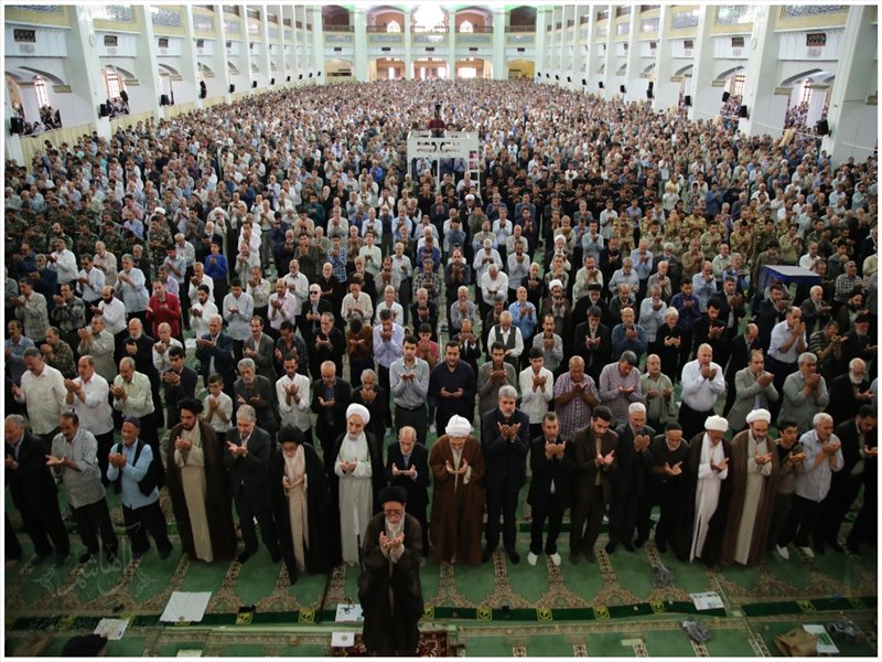 تجلیل از حافظان کل قرآن کریم در نماز جمعه تبریز