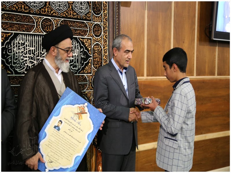تجلیل از حافظان کل قرآن کریم در نماز جمعه تبریز