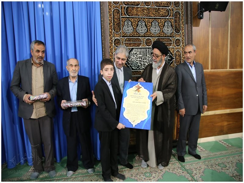 تجلیل از حافظان کل قرآن کریم در نماز جمعه تبریز