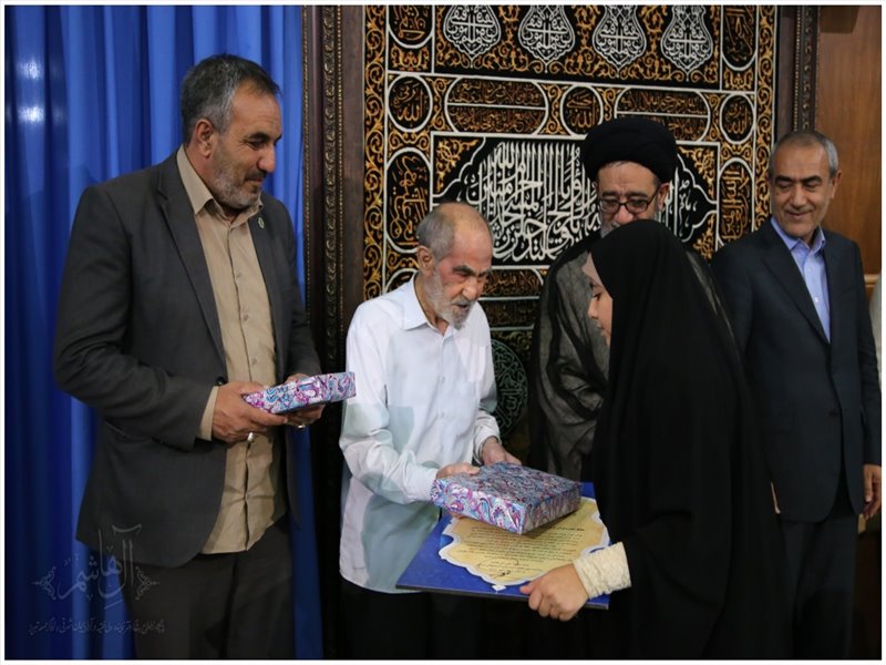 تجلیل از خواهران حافظ کل قرآن کریم