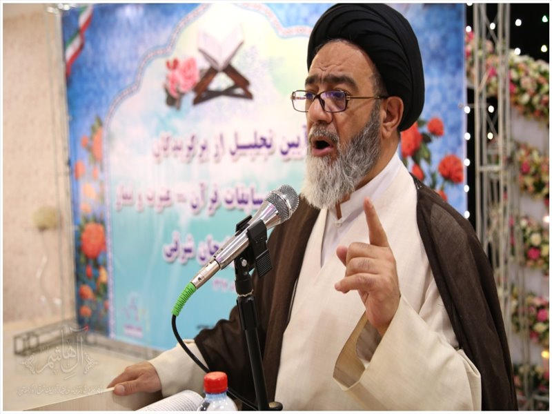 تجلیل از برگزیدگان دانش آموزان استان در مسابقات قرآنی