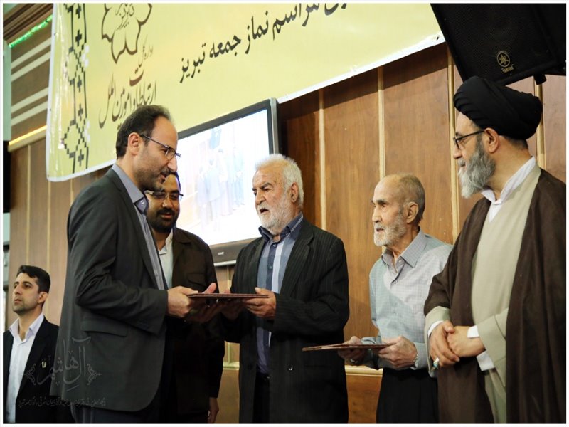 تجلیل از آزادگان حافظ کل قرآن در نماز جمعه تبریز