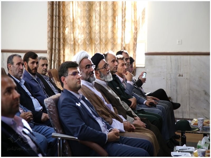 مراسم تجلیل از خانواده شهدا، ایثارگر و آزاده شاغل در آموزش و پرورش ناحیه یک تبریز