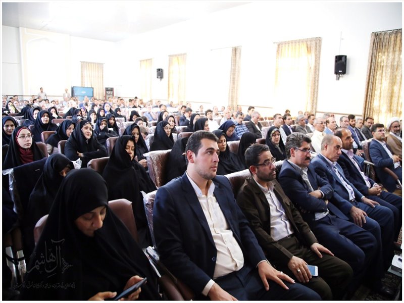 مراسم تجلیل از خانواده شهدا، ایثارگر و آزاده شاغل در آموزش و پرورش ناحیه یک تبریز