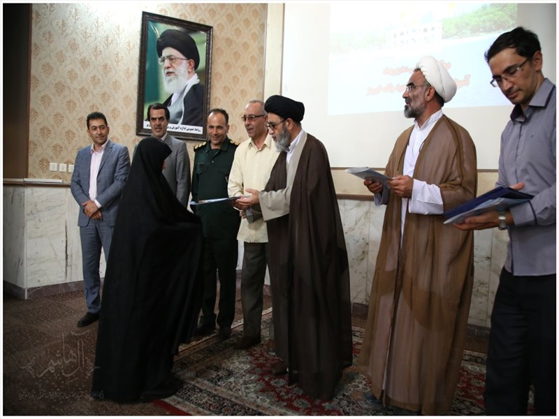 مراسم تجلیل از خانواده شهدا، ایثارگر و آزاده شاغل در آموزش و پرورش ناحیه یک تبریز
