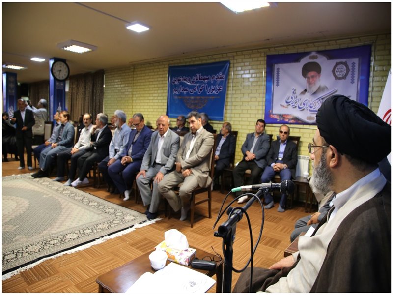 دیدار جامعه بازنشستگان و فرهیختگان پیشکسوت تبریزی با نماینده ولی فقیه در استان
