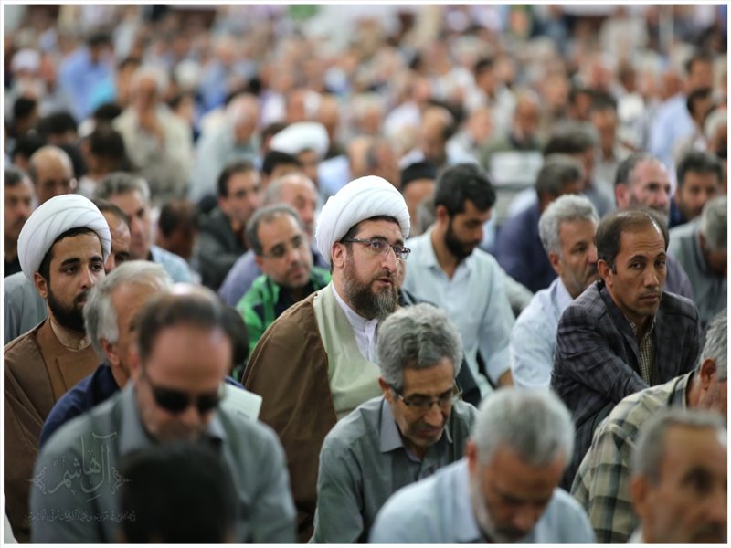 تجلیل از حافظان قرآن در نمازجمعه تبریز