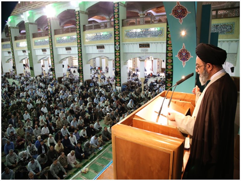 تجلیل از حافظان قرآن در نمازجمعه تبریز