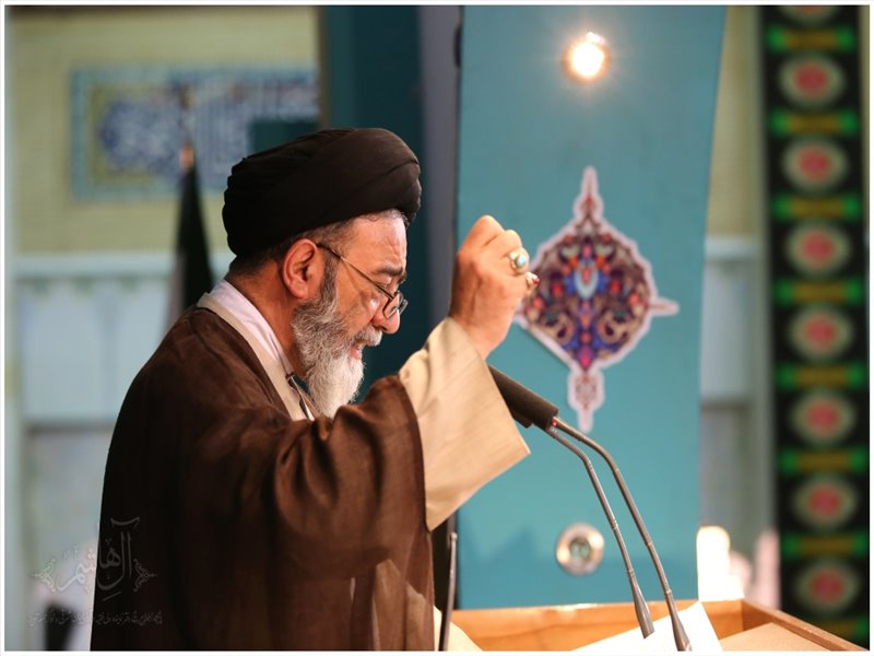 تجلیل از حافظان قرآن در نمازجمعه تبریز