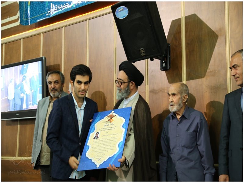 تجلیل از حافظان قرآن در نمازجمعه تبریز