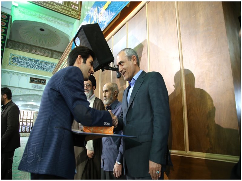 تجلیل از حافظان قرآن در نمازجمعه تبریز