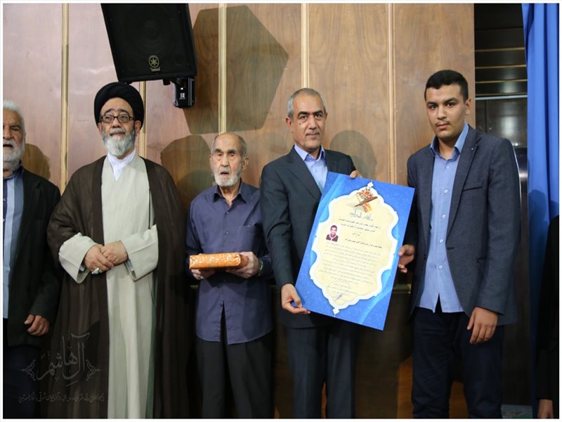 تجلیل از حافظان قرآن در نمازجمعه تبریز